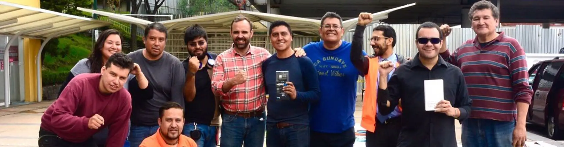 Poder AntiGandalla saludando